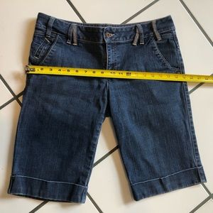 DKNY Ladies capri jean shorts in size 10